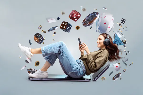 উজ্জ্বল স্লট মেশিনের পাশে হাস্যোজ্জ্বল এক নারী—যা CD444–এর রোমাঞ্চকর স্লট সংগ্রহকে উপস্থাপন করে।